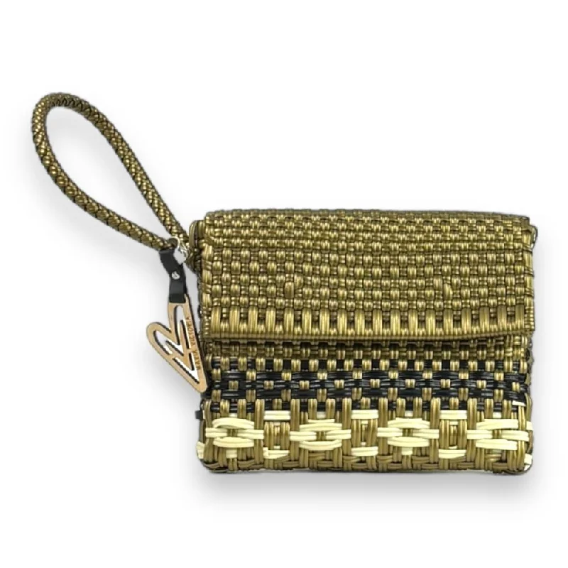 Handle bags with detachable coin purses for a convenient, stylish accessory -Maria Victoria | Eden CA | Upcycled, Handwoven, Wristlet